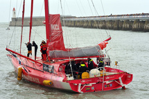 Vendée Globe: au pointage de 11h, Jean Le Cam reprend la tête du classement provisoire pour seulement 1,3 mille d’avance sur Loïck Peyron.