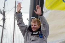 Au classement de 5 h, Armel Le Cléac'h (Banque Populaire), légèrement plus rapide que son adversaire direct (19,3 contre 17,8 nœuds sur la dernière heure), vient de reprendre la tête du Vendée Globe devant François Gabart (MACIF),