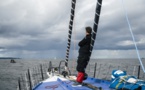 Eric Bellion à l'avant de son Imoca Crédit Photo Yves Quere 